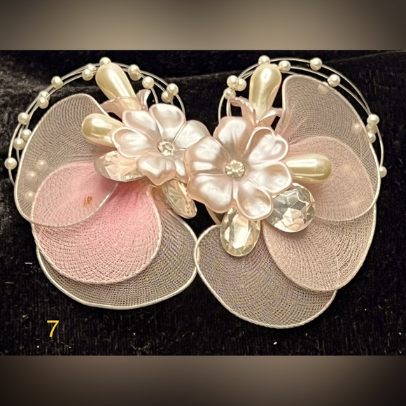 Jewelry - Vintage bridal fan earrings.